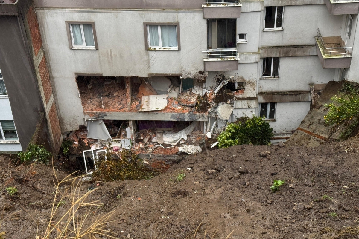 Apartmanın içinden heyelan geçti: 1 ölü, 4 yaralı